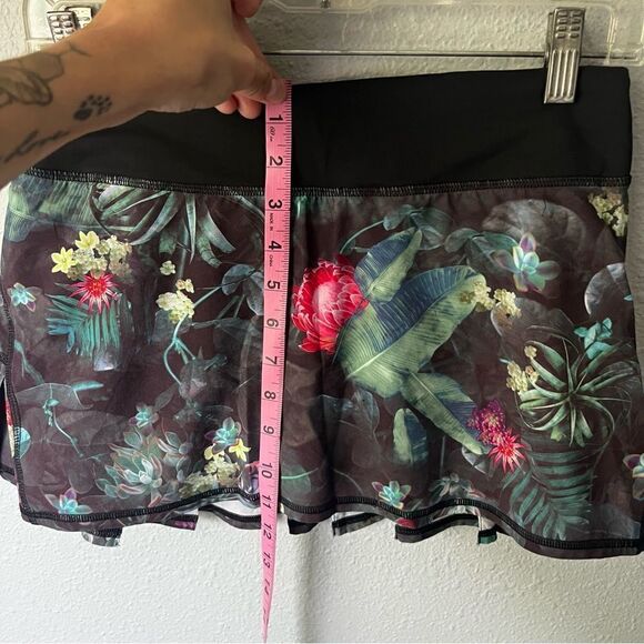 Lululemon Run: Pace Setter Skirt (Regular)
Curious Jungle Multi / Black - Picture 10 of 10